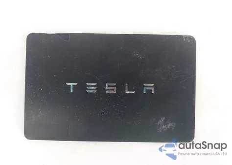 2023 Tesla Model Y Awd/Long Range Dual Motor All-Wheel Drive z USA, uszkodzony, nr VIN 7SAYGDEE6PF798030